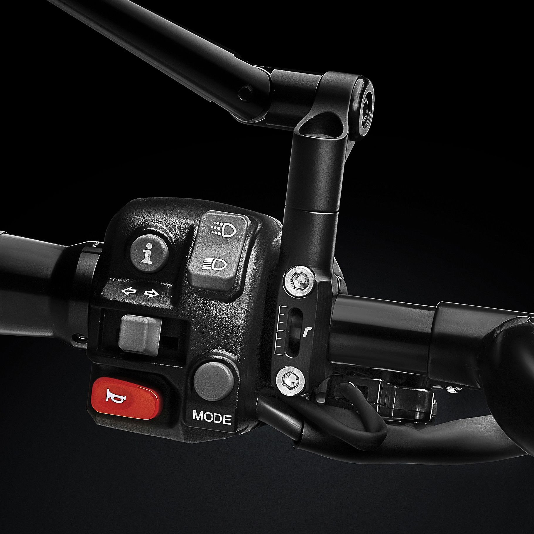 O0BS0770B1TWIN20180_CU_2