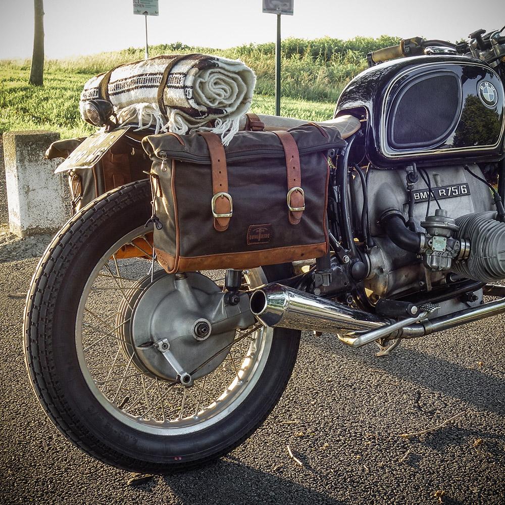 retro-bmw-motorbike-fitted-with-saddlebags_1000x